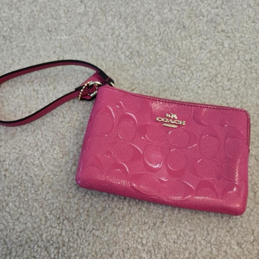 Goin Hollywood with this cute wallet!